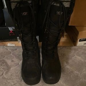 UGG ADIRONDACK TALL III LEOPARD